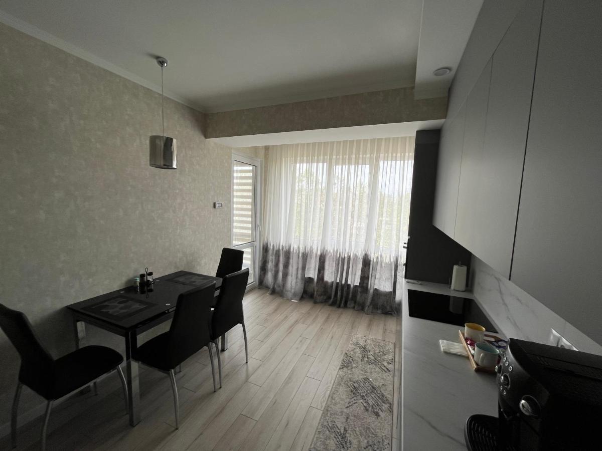 Dendrarium Park Apartment Kischinau Exterior foto