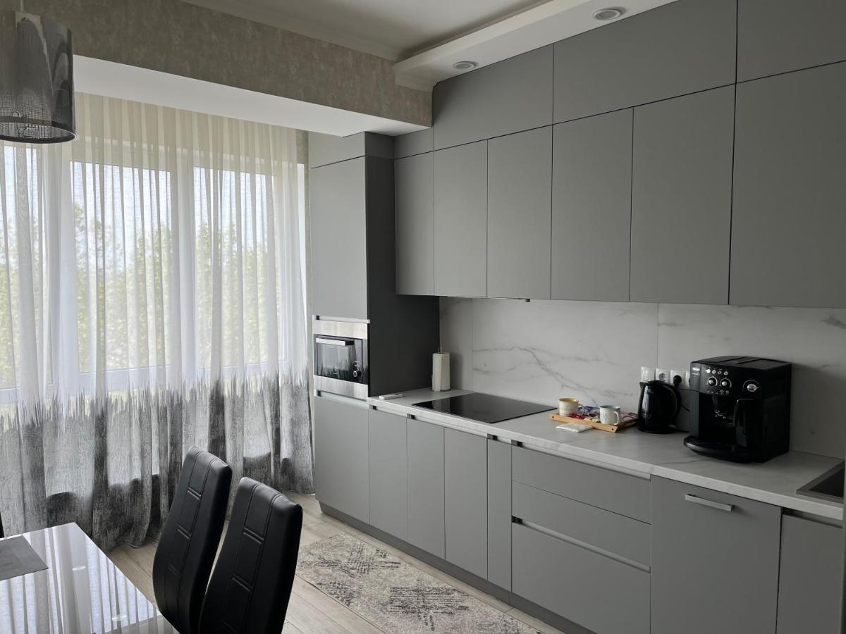 Dendrarium Park Apartment Kischinau Exterior foto